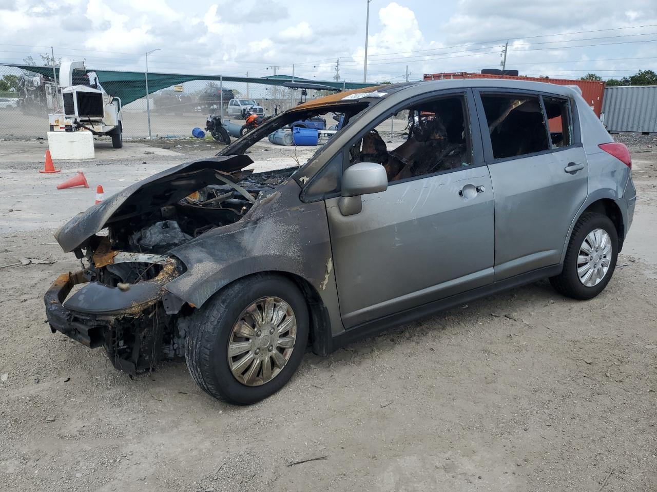 2009 Nissan Versa - Image 1