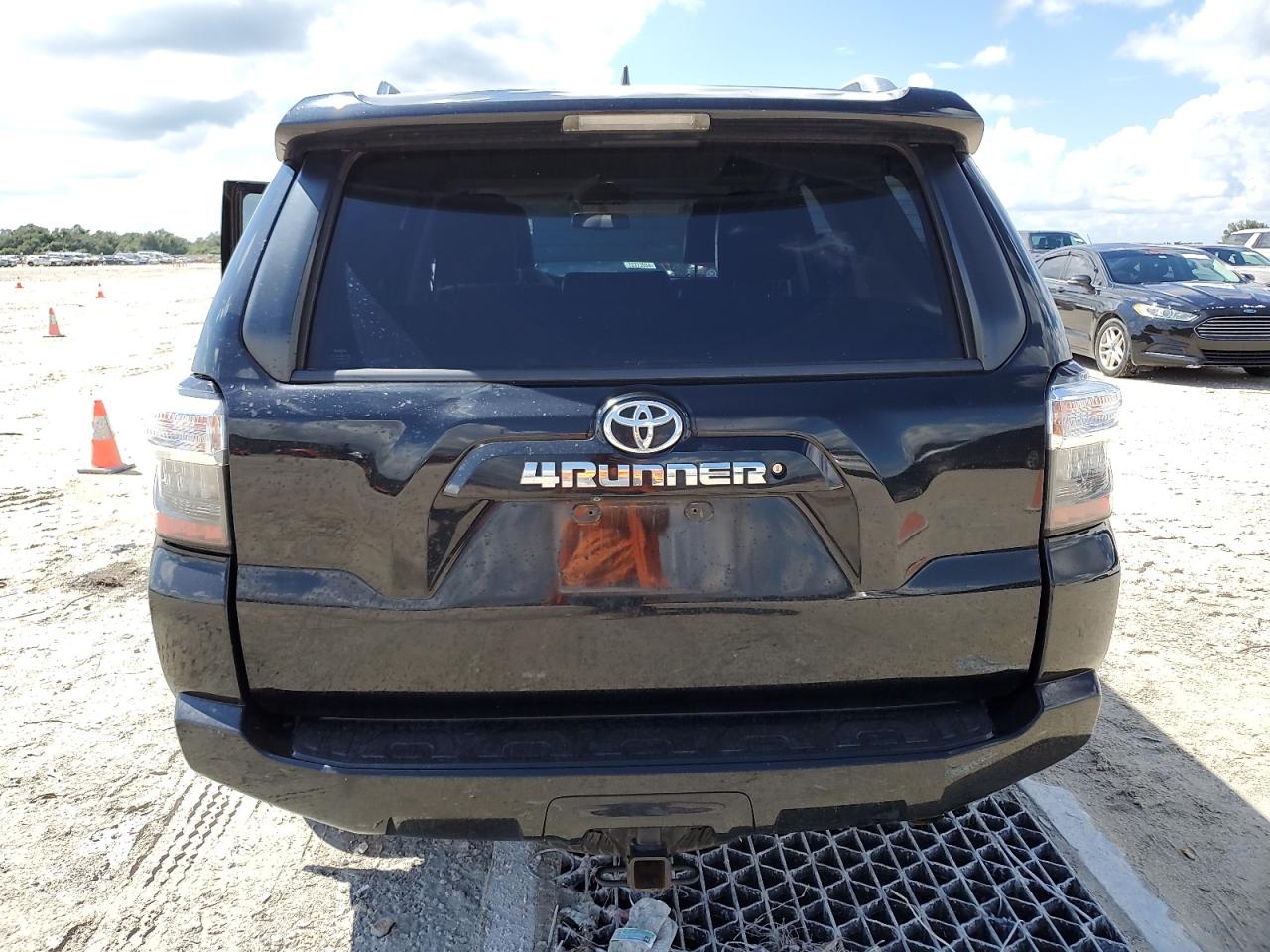 JTEZU5JR9H5148499 2017 Toyota 4Runner Sr5