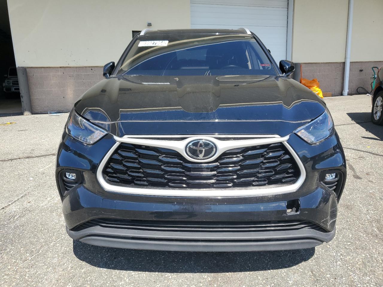2022 Toyota Highlander - Image 5