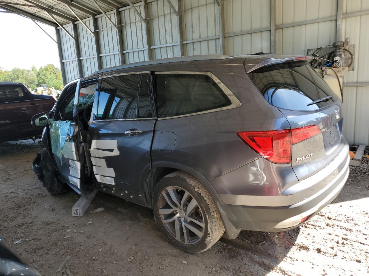 2017 Honda Pilot - Image 2