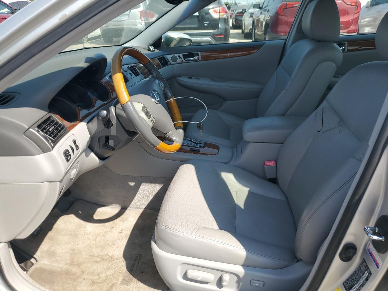 2005 Lexus ES - Image 7