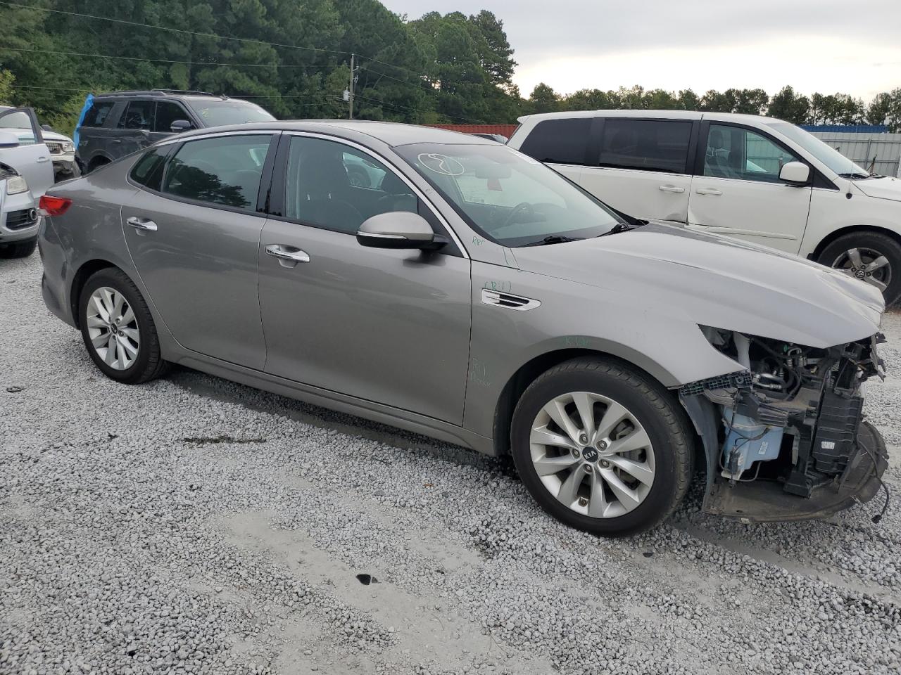 VIN 5XXGU4L31HG163119 2017 KIA OPTIMA no.4