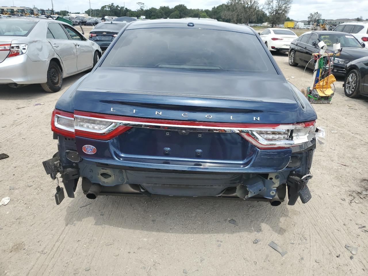 1LN6L9RP6H5605463 2017 Lincoln Continental Reserve