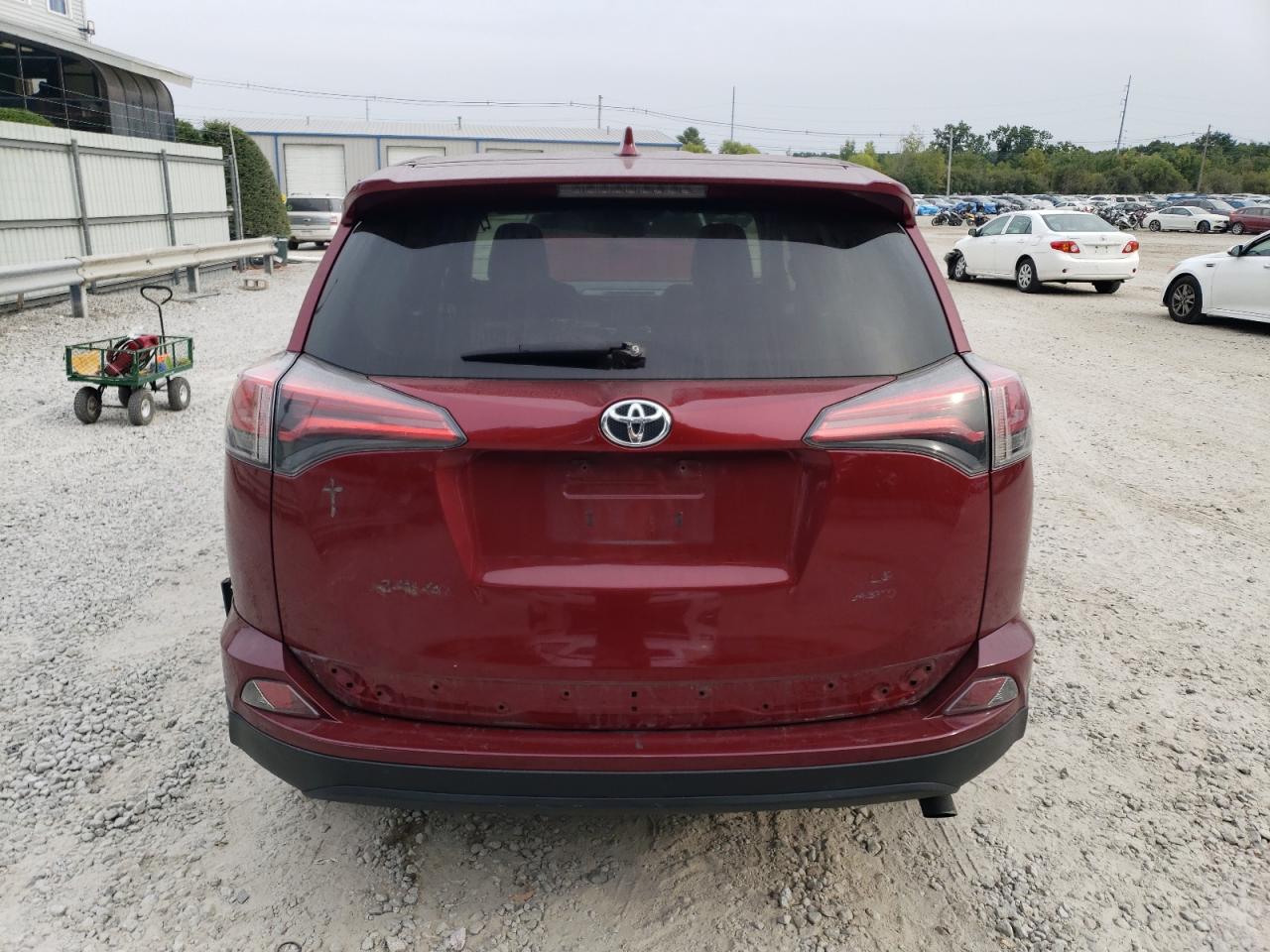 2T3BFREV1JW833058 2018 Toyota Rav4 Le