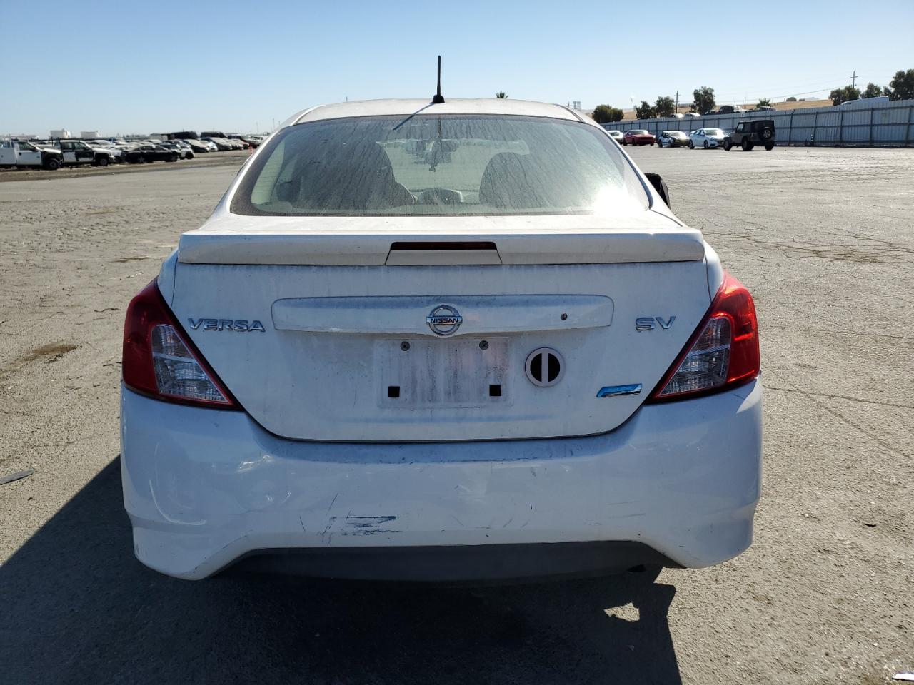 2015 Nissan Versa S VIN: 3N1CN7AP5FL899357 Lot: 71592884