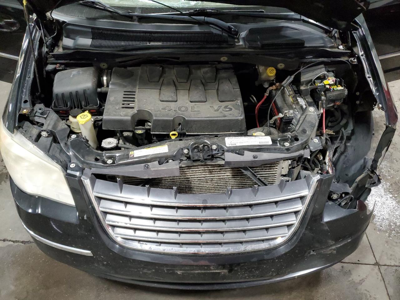 2A4RR7DX8AR421821 2010 Chrysler Town & Country Limited