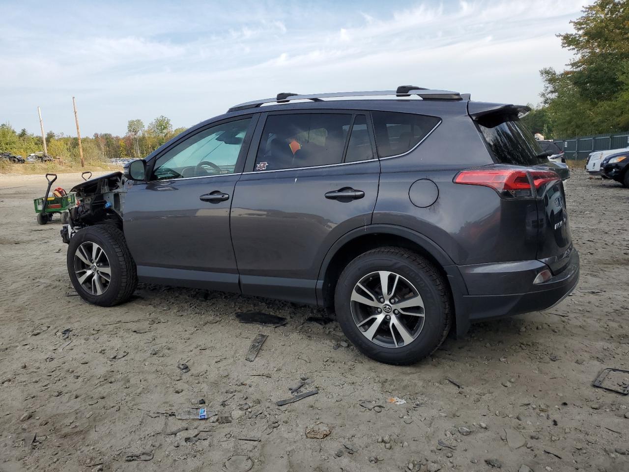 VIN JTMRFREV1JJ187064 2018 TOYOTA RAV4 no.2