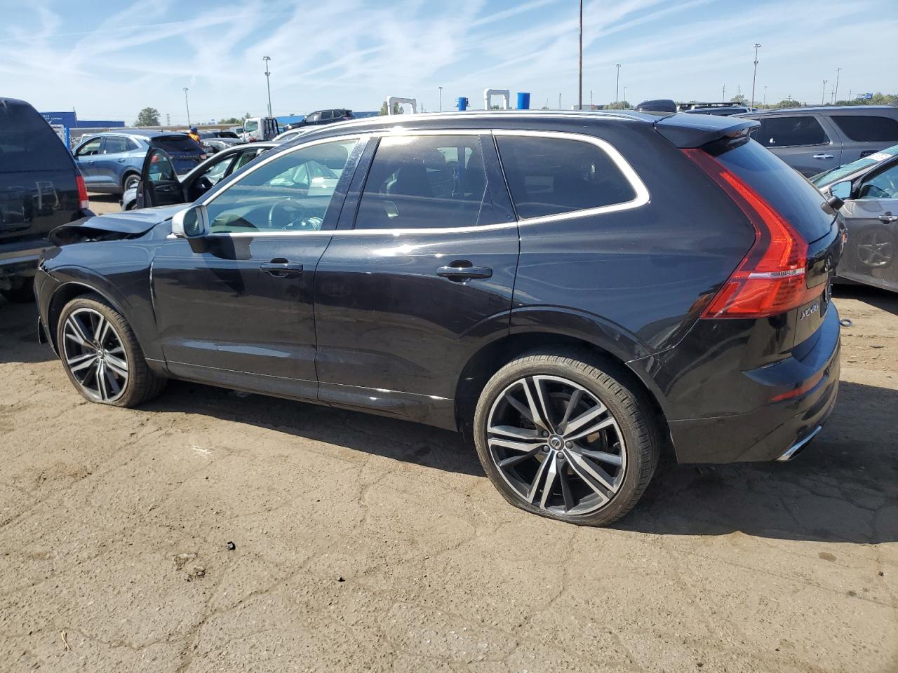 2018 Volvo Xc60 T6 R-Design VIN: YV4A22RM8J1011093 Lot: 70567594