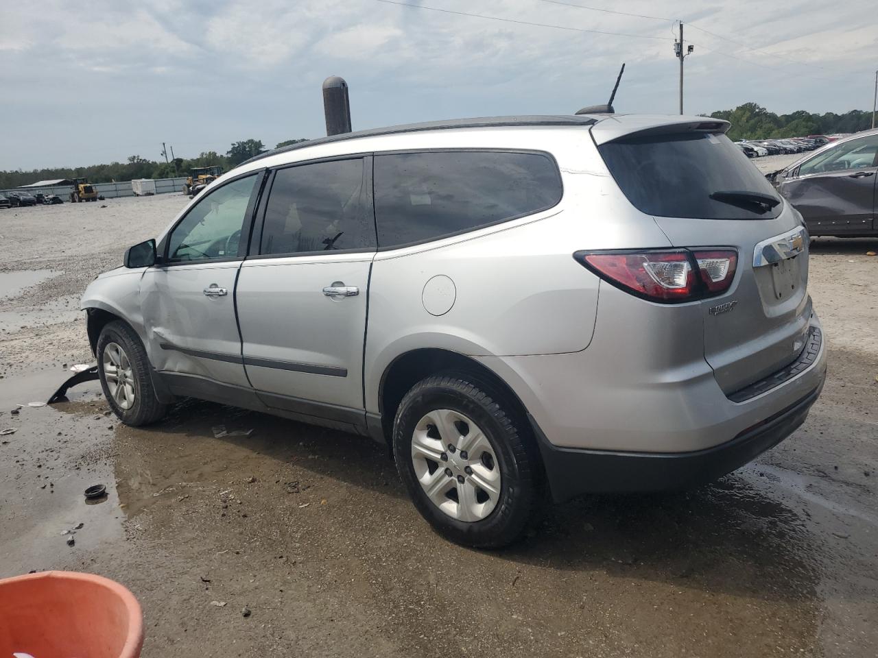 1GNKRFED7GJ322692 2016 CHEVROLET TRAVERSE - Image 2