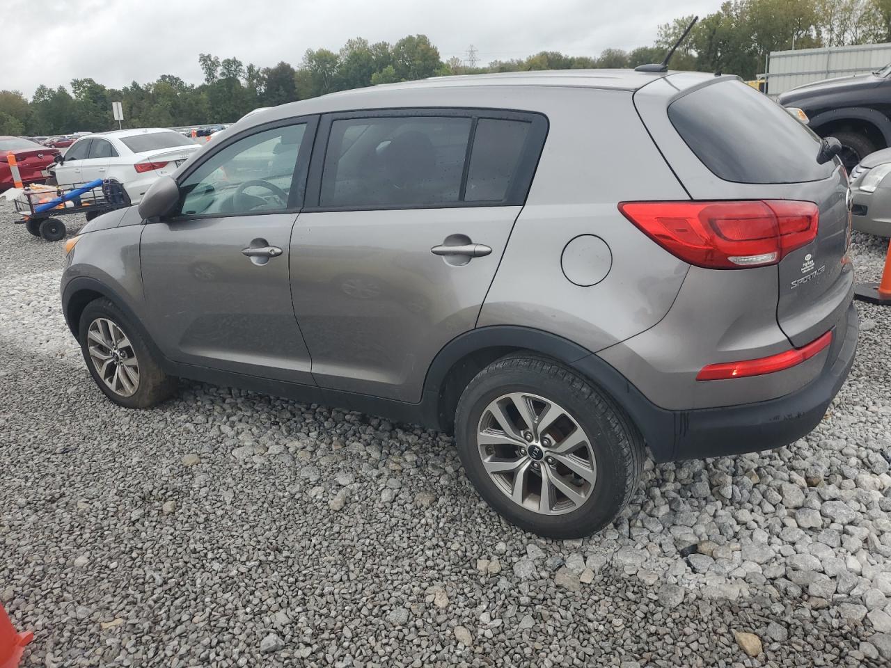 KNDPB3AC9G7795053 2016 KIA SPORTAGE - Image 2