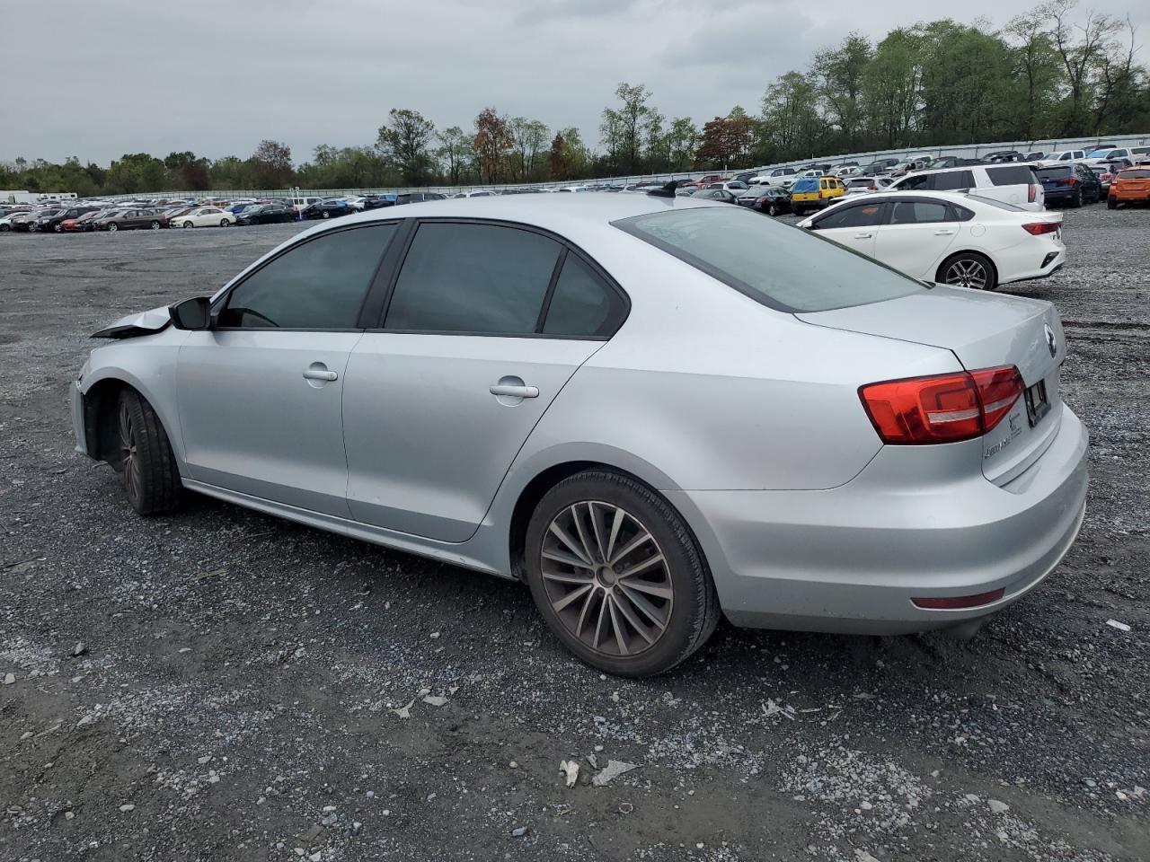 2015 Volkswagen Jetta - Image 2