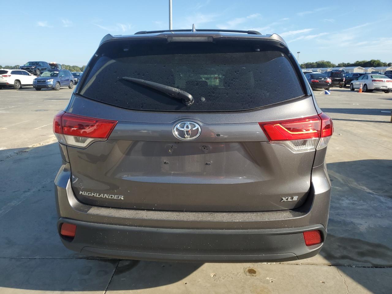 5TDKZRFH5HS511549 2017 Toyota Highlander Se