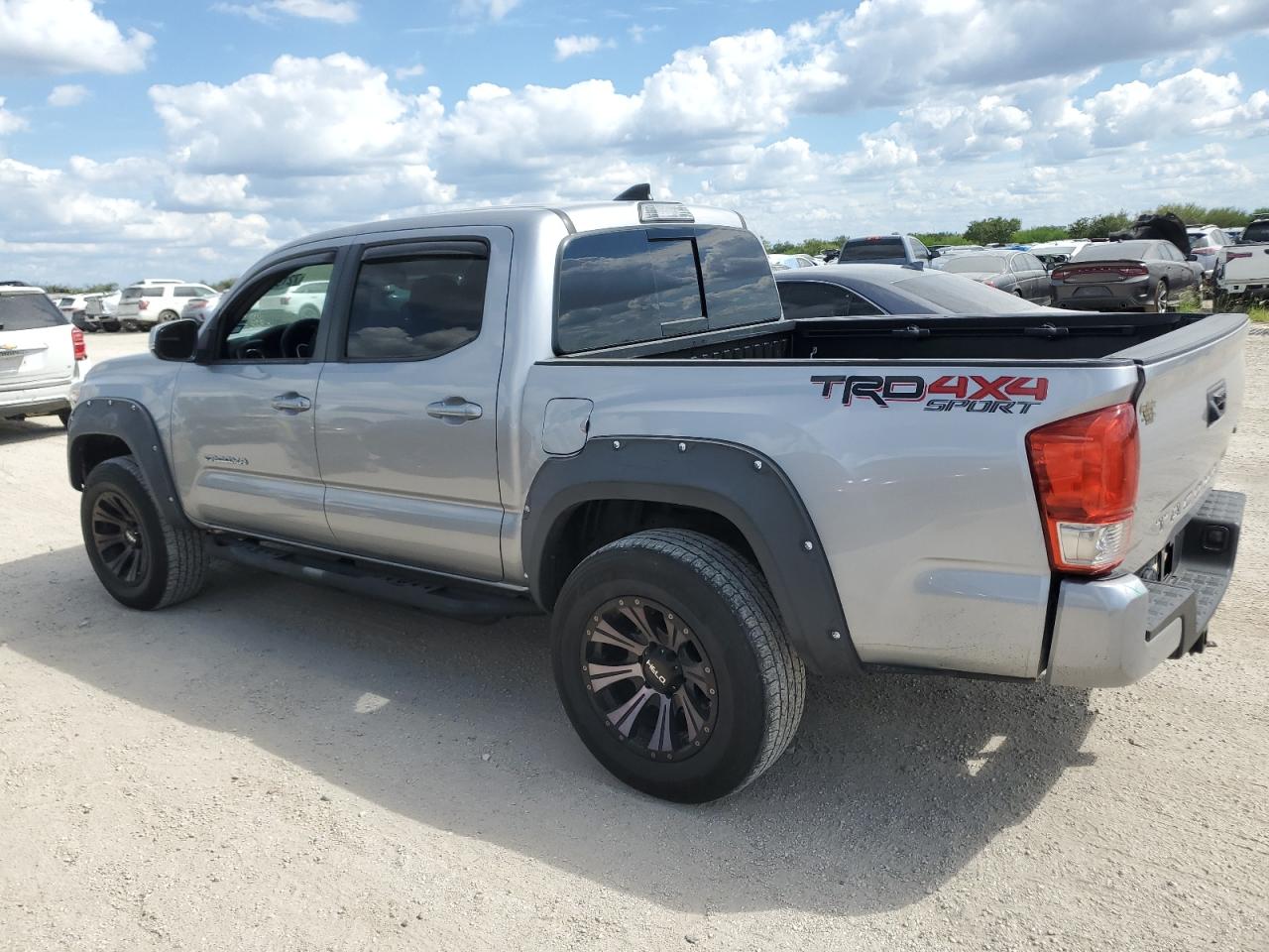 3TMCZ5ANXJM138590 2018 Toyota Tacoma Double Cab