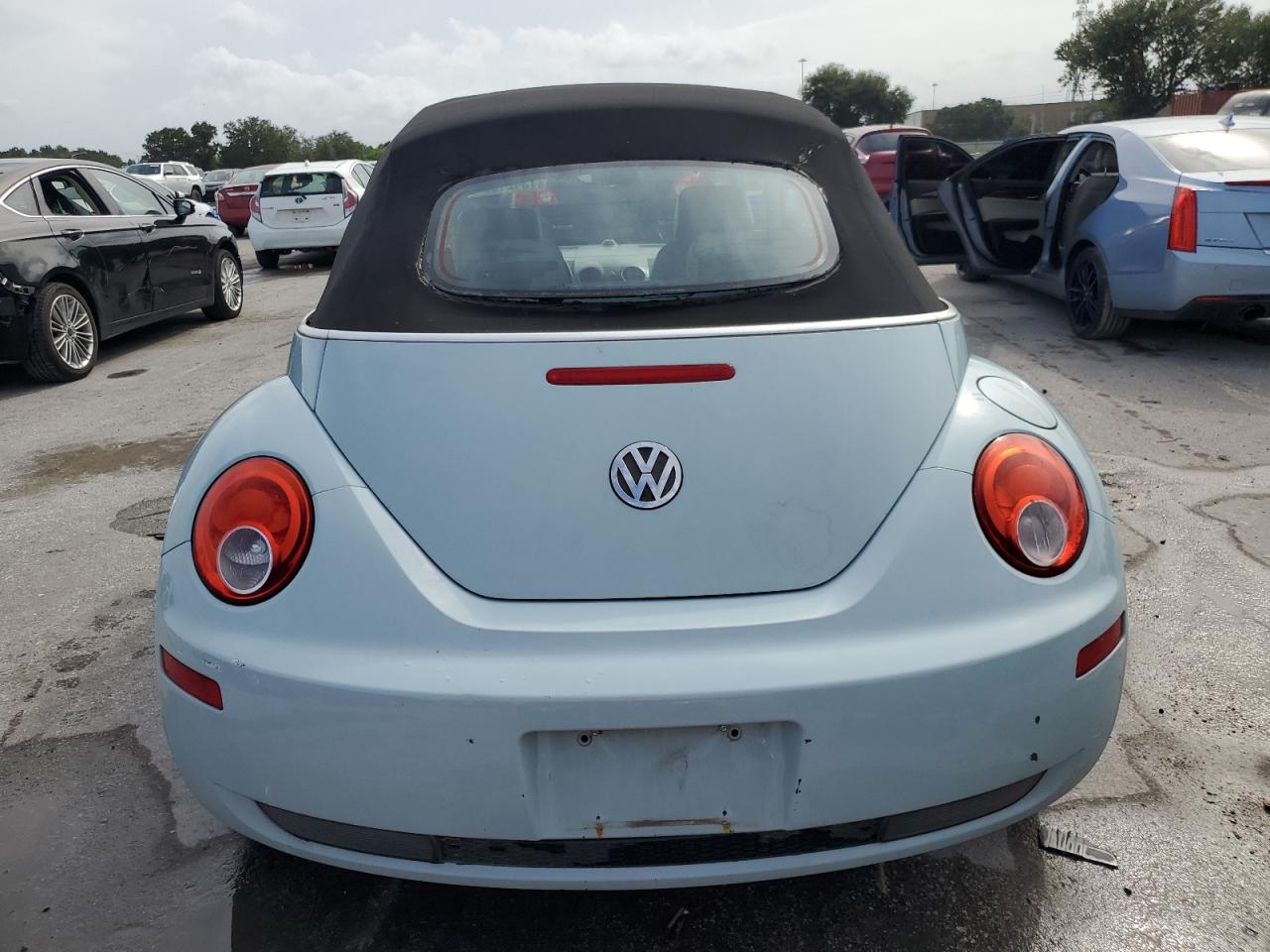 2006 Volkswagen New Beetle Convertible Option Package 2 VIN: 3VWSG31Y06M318049 Lot: 73421664