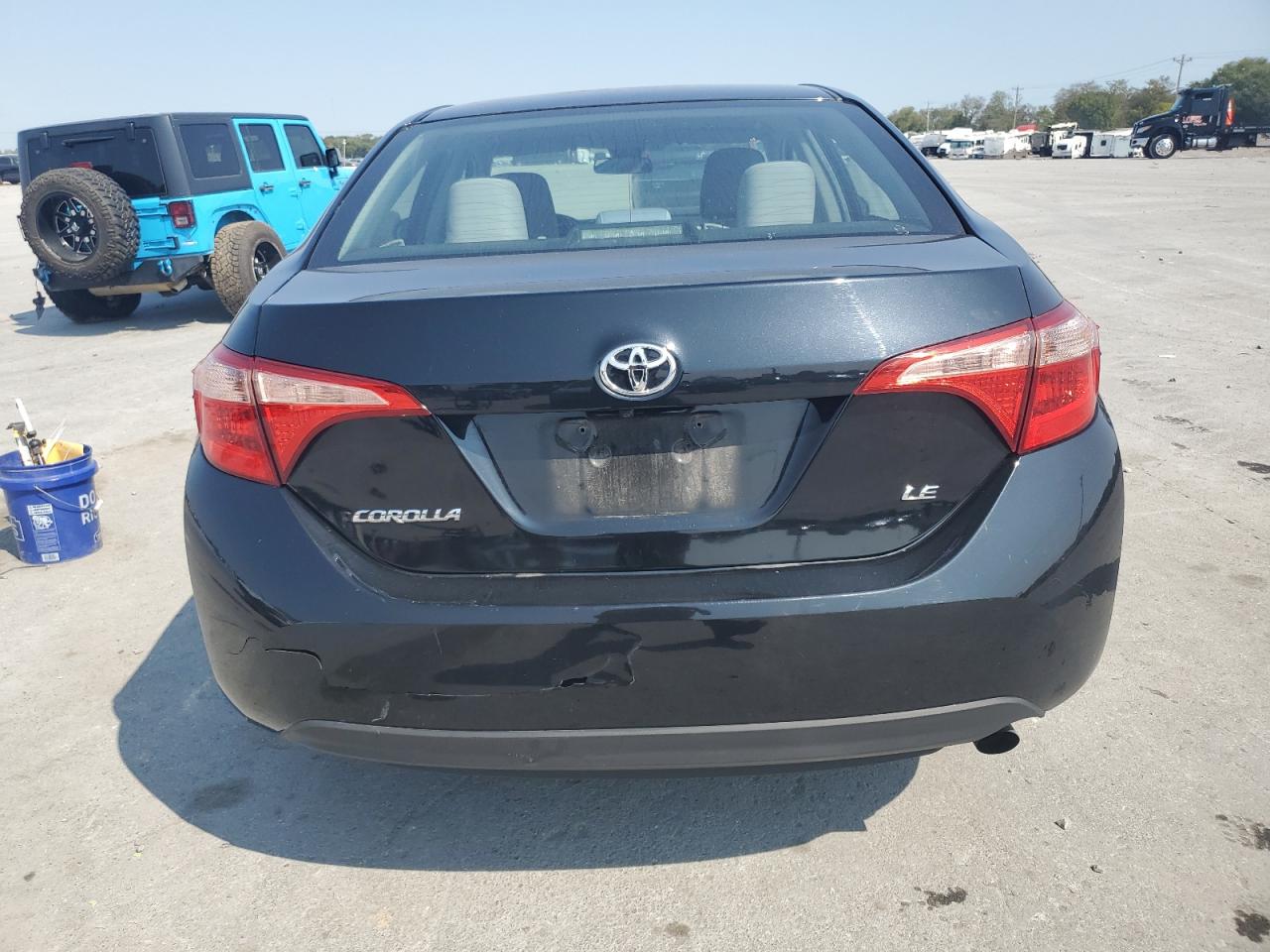 2018 Toyota Corolla L VIN: 5YFBURHE0JP792840 Lot: 70191974