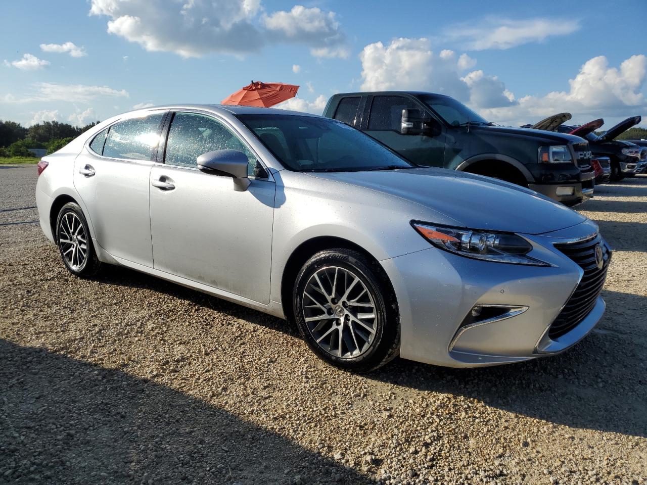2018 Lexus ES - Image 4