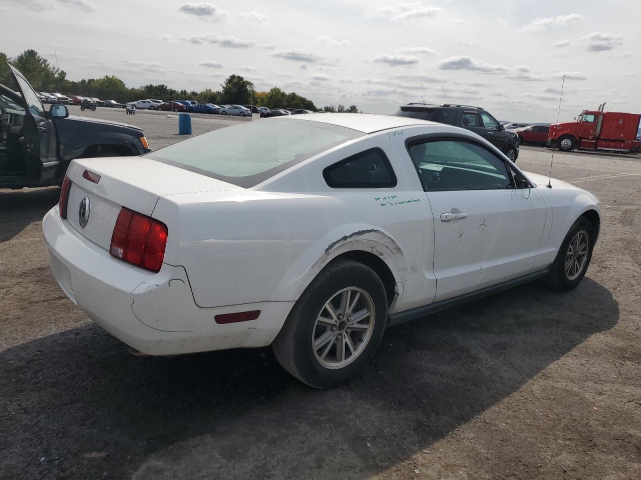 2005 Ford Mustang - Image 3