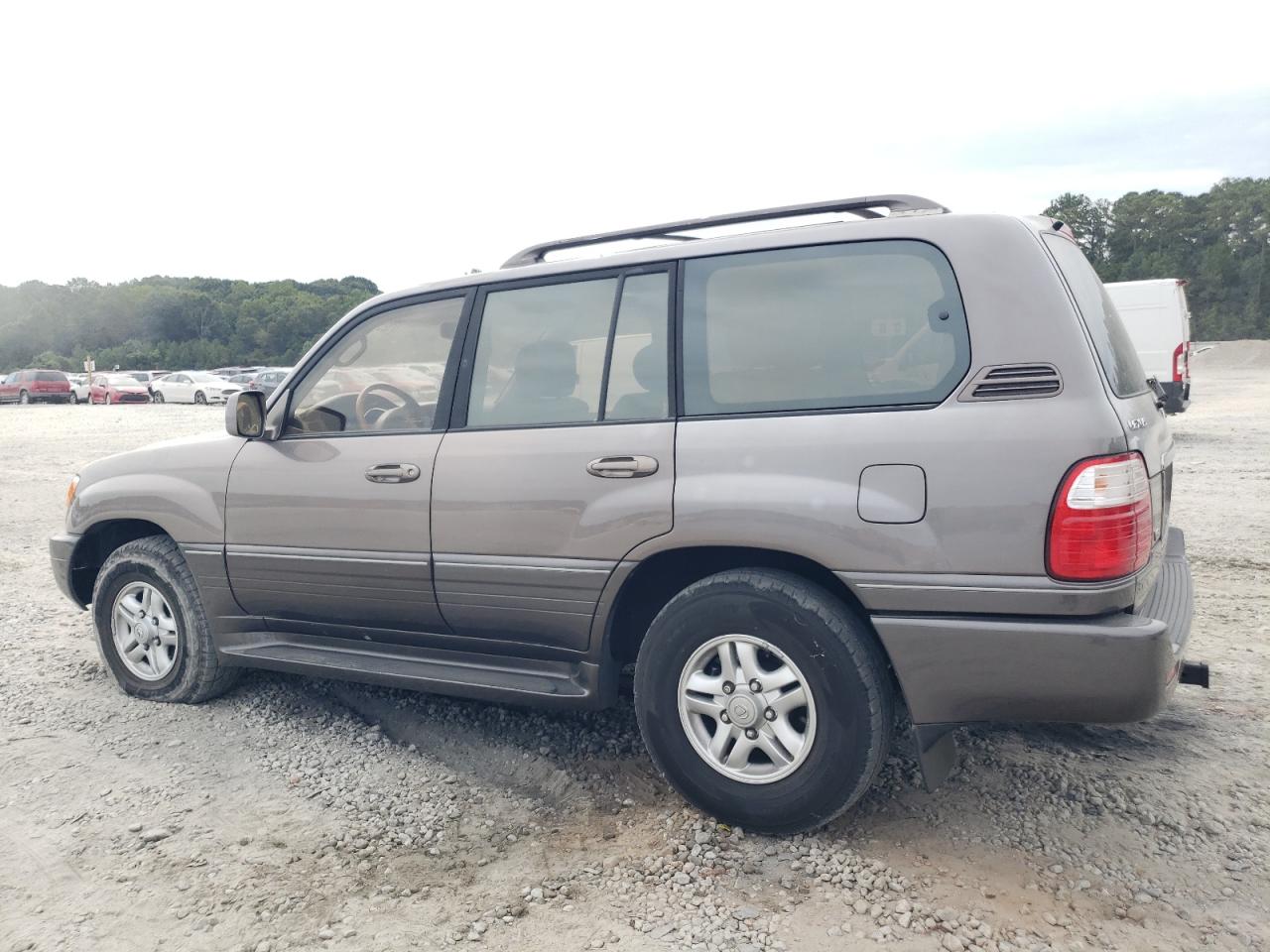 2000 Lexus LX - Image 2