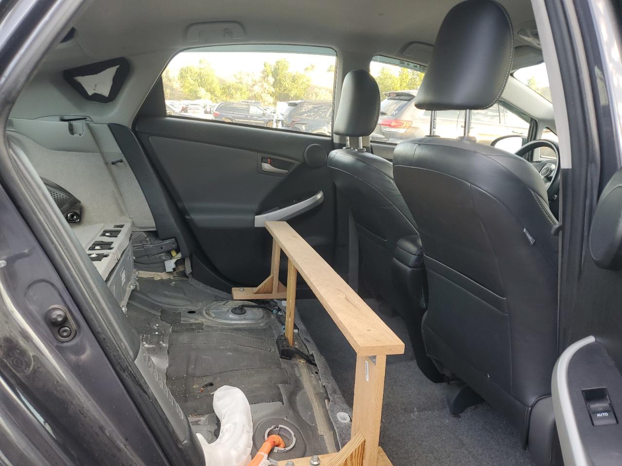 2015 Toyota Prius - Image 10