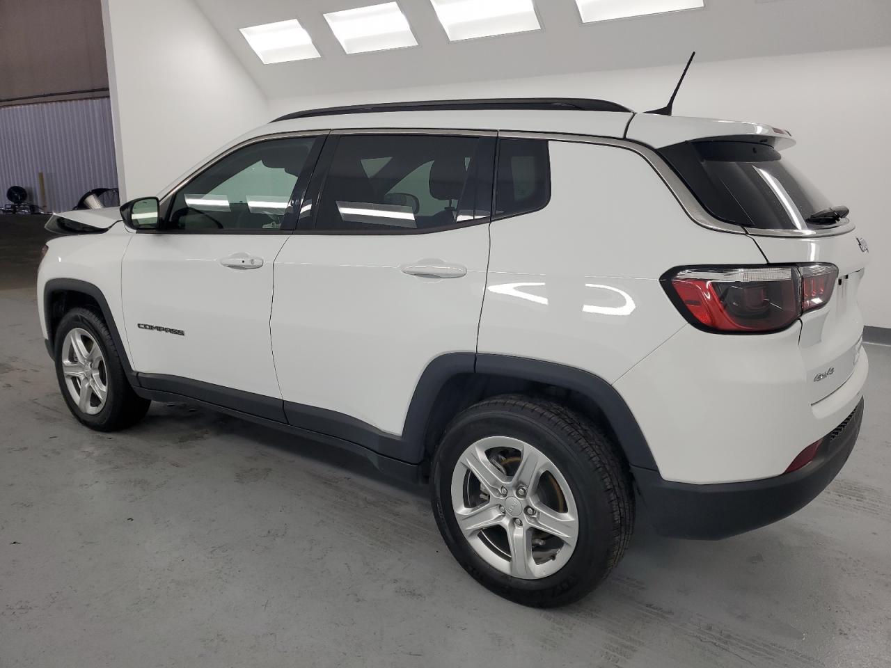 3C4NJDBN2PT562286 2023 JEEP COMPASS - Image 2