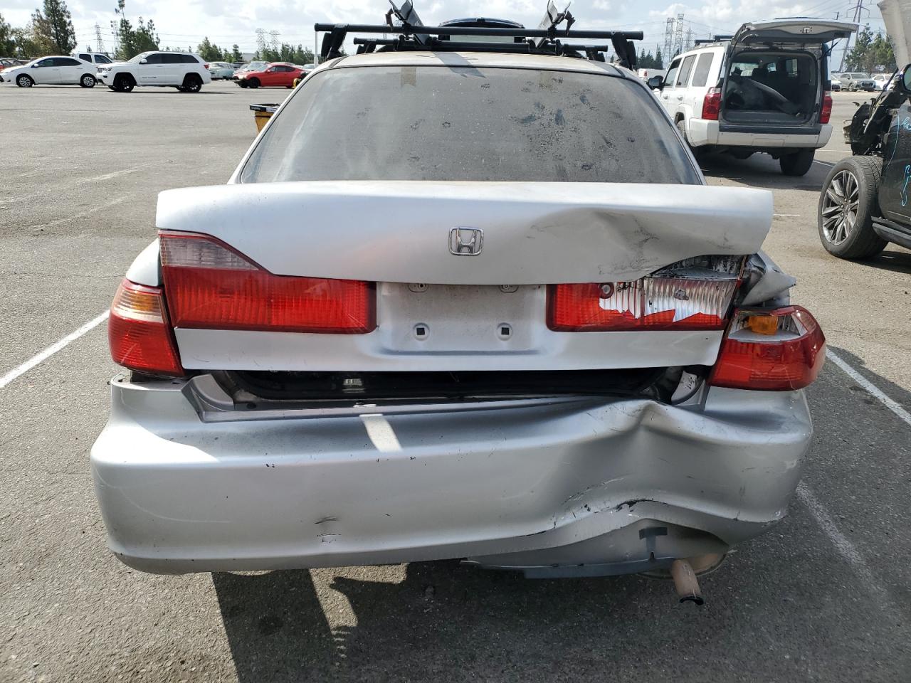 1HGCG5544YA068049 2000 Honda Accord Lx