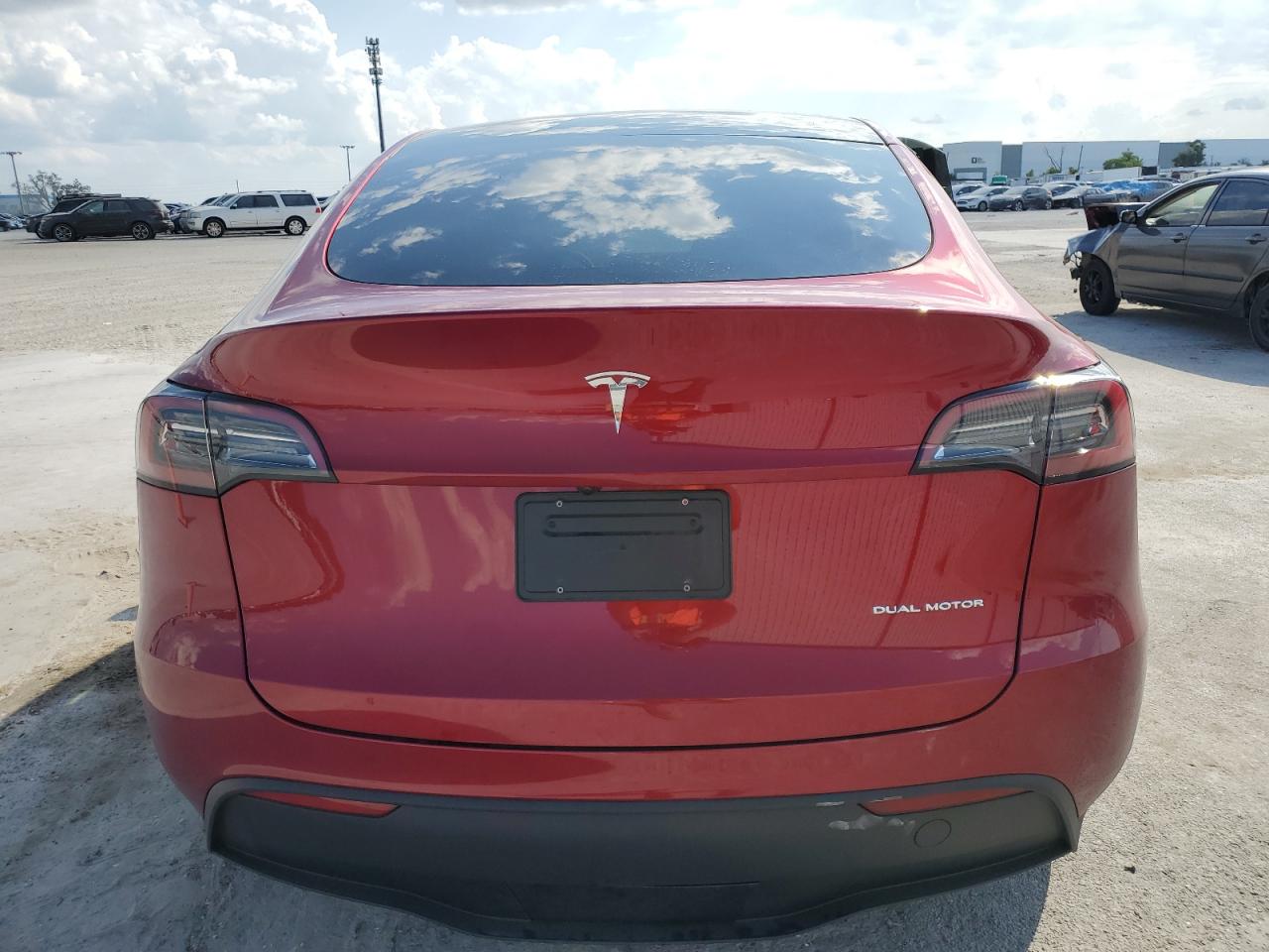 2024 Tesla Model Y VIN: 7SAYGDEE7RA255513 Lot: 72548364