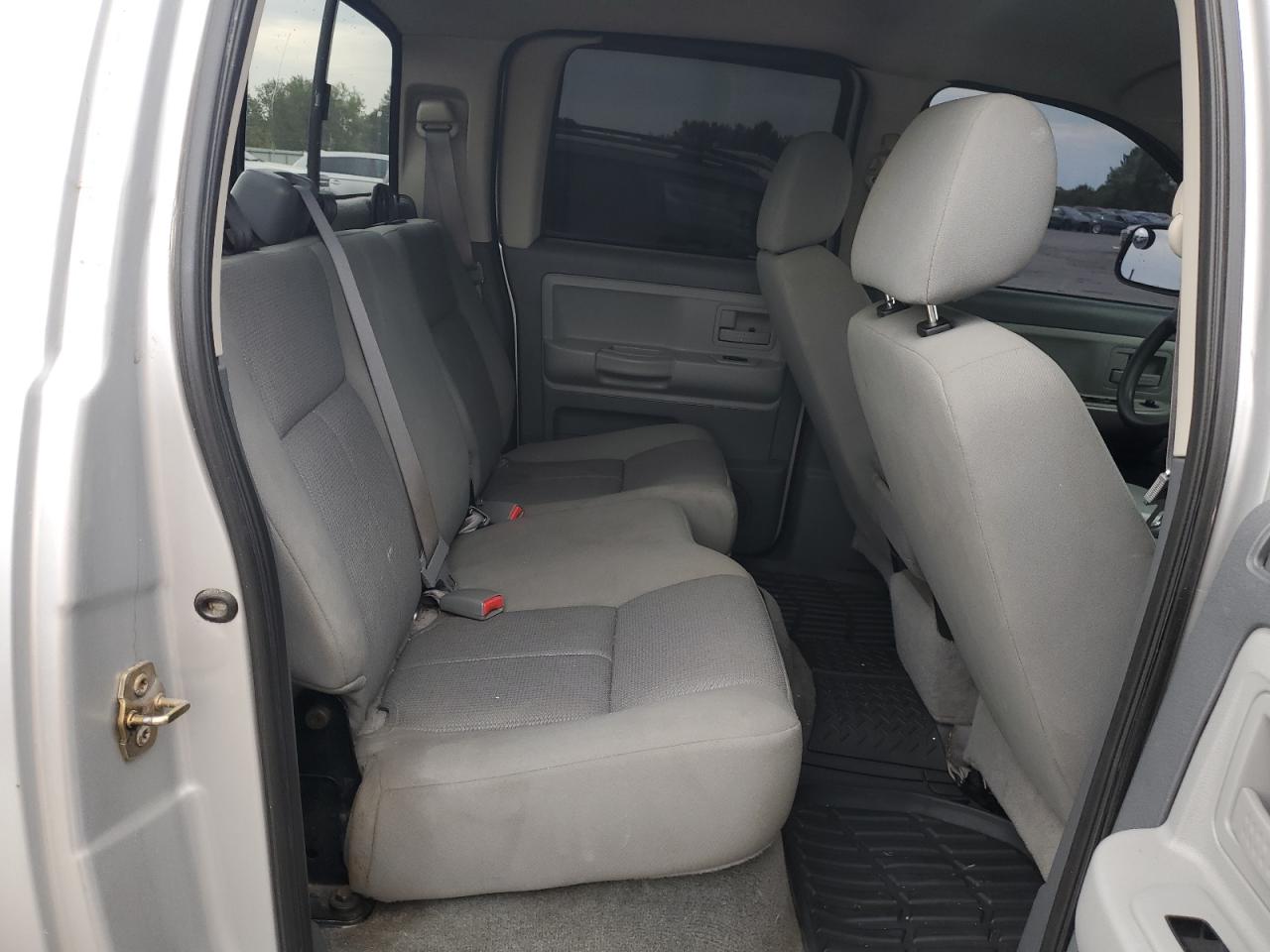 2006 Dodge Dakota - Image 10