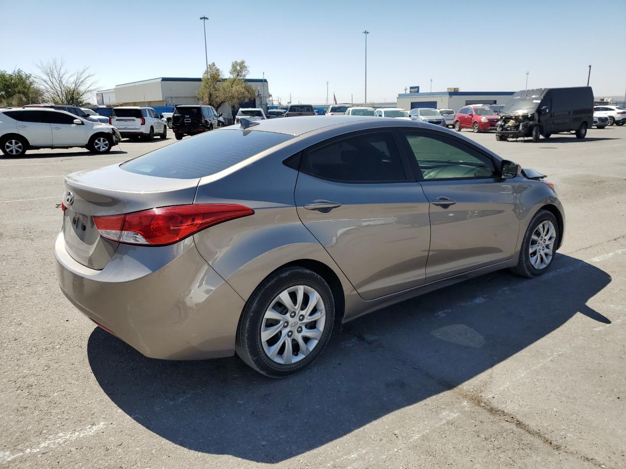 2013 Hyundai Elantra - Image 3