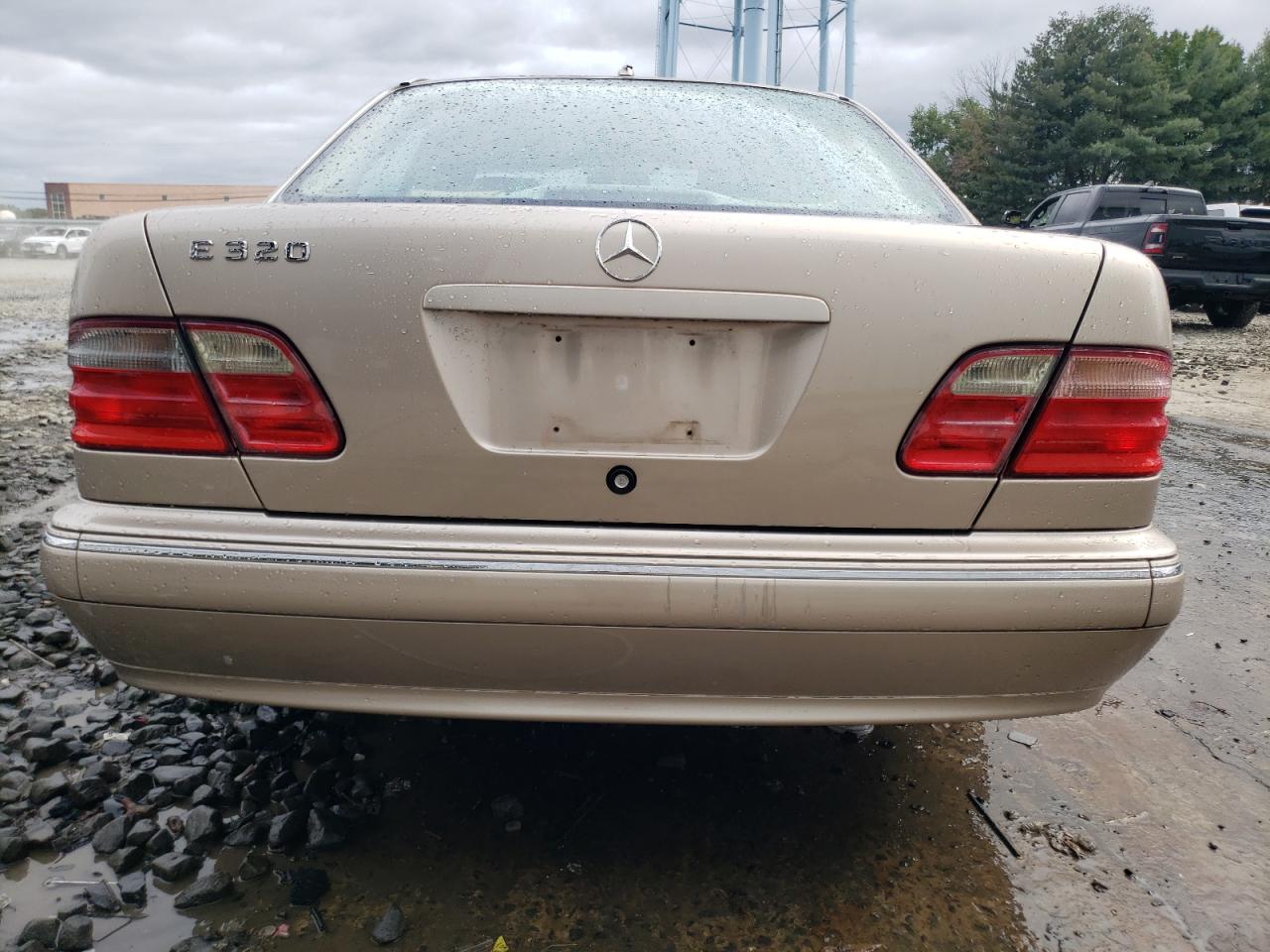 2001 Mercedes-Benz E 320 VIN: WDBJF65J01B389296 Lot: 71933404