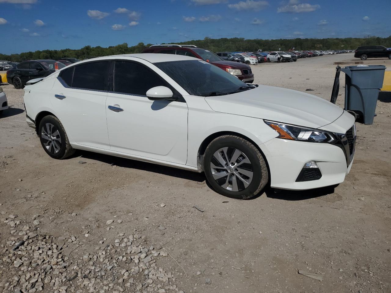 2020 Nissan Altima - Image 4