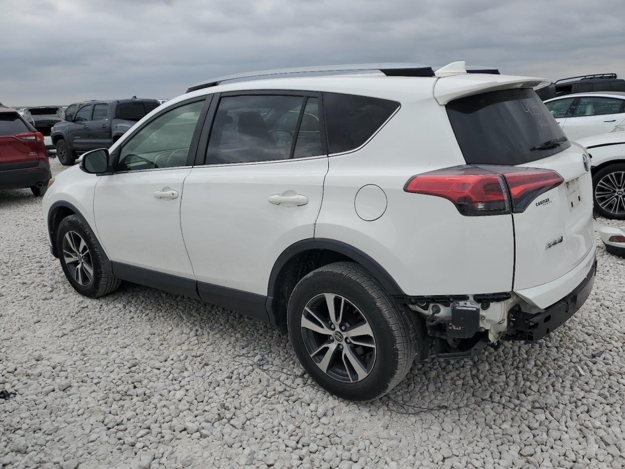 JTMWFREV0JJ159629 2018 TOYOTA RAV 4 - Image 2