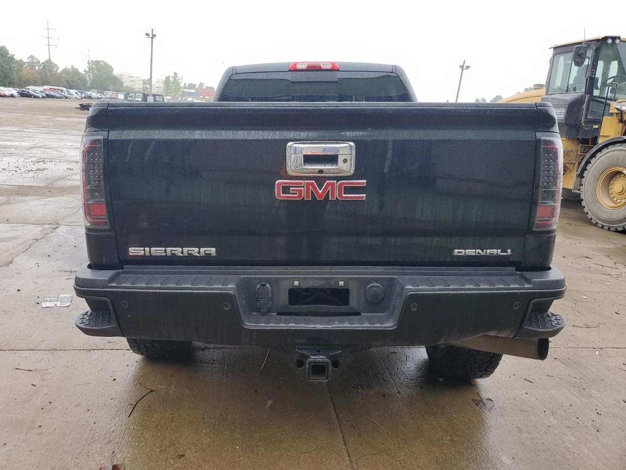 1GT120E8XFF180056 2015 GMC Sierra K2500 Denali