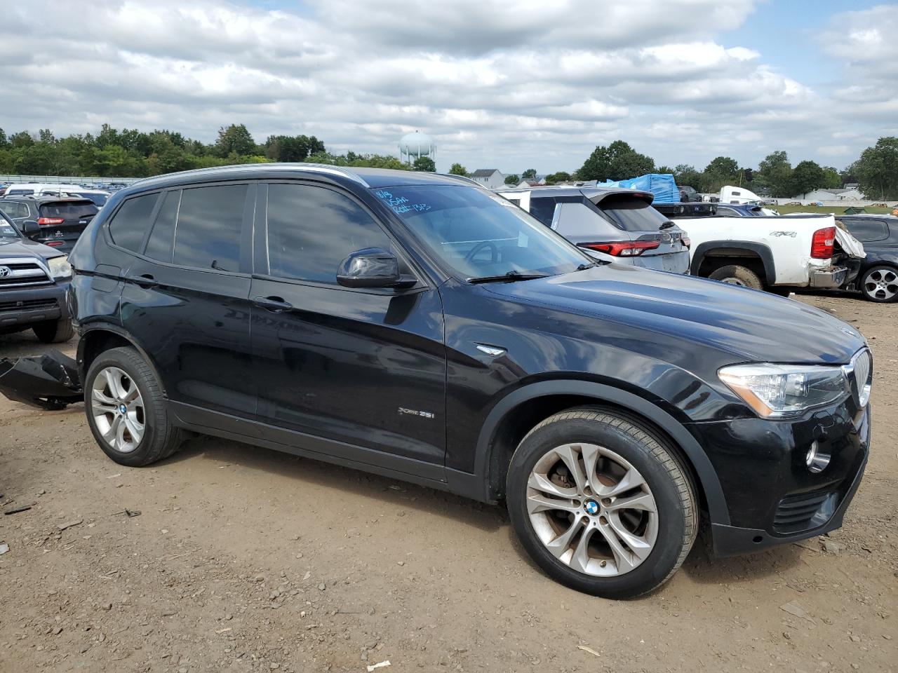 VIN 5UXWX7C5XH0S19046 2017 BMW X3 no.4