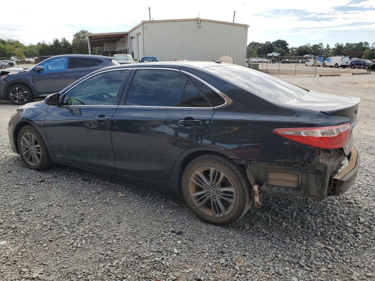 4T1BF1FK9GU544162 2016 TOYOTA CAMRY - Image 2