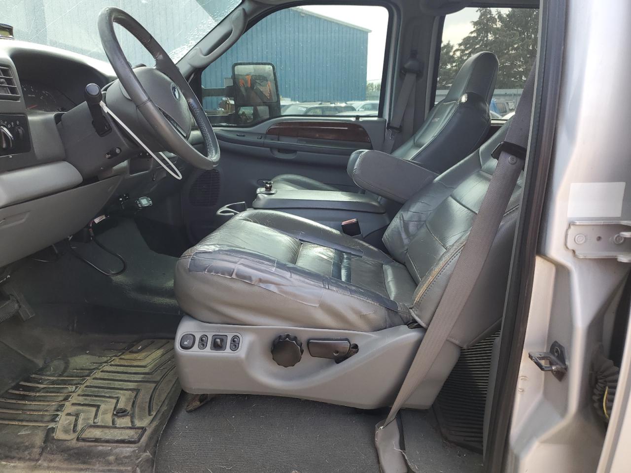 2004 Ford F250 - Image 7