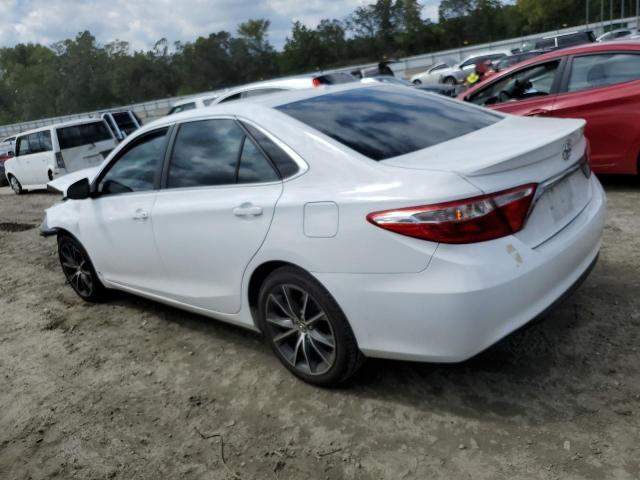 Седани TOYOTA CAMRY 2015 Білий