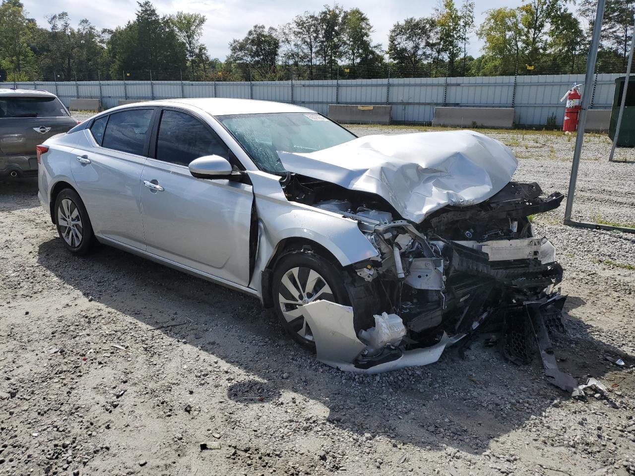 2020 Nissan Altima - Image 4