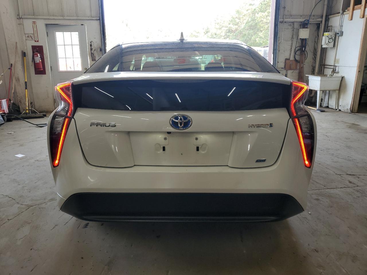 2018 Toyota Prius VIN: JTDKARFU2J3554452 Lot: 71233354