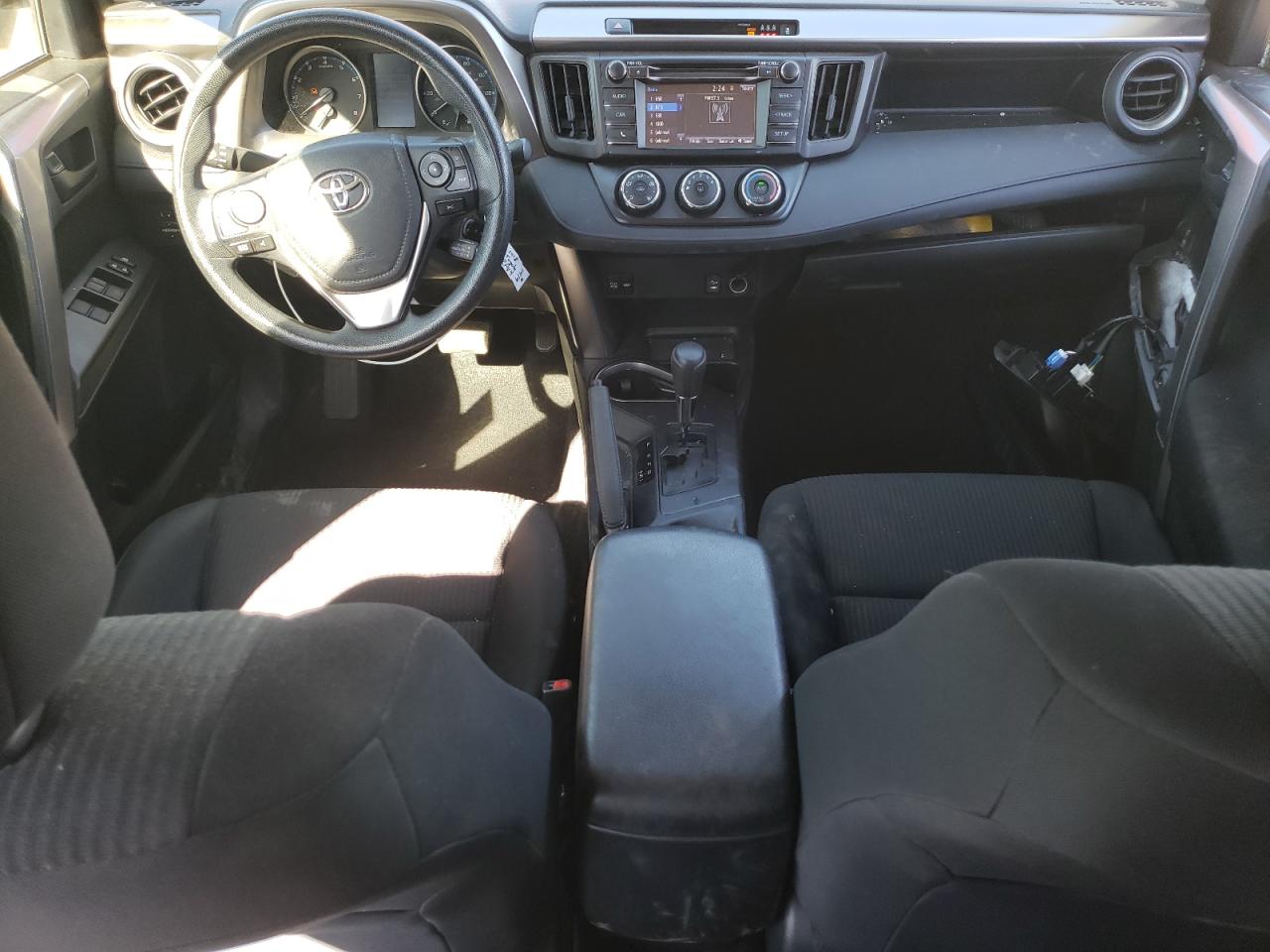 JTMZFREV2JD130404 2018 Toyota Rav4 Le