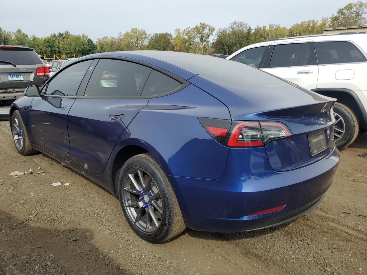 5YJ3E1EB8PF708653 2023 TESLA MODEL 3 - Image 2