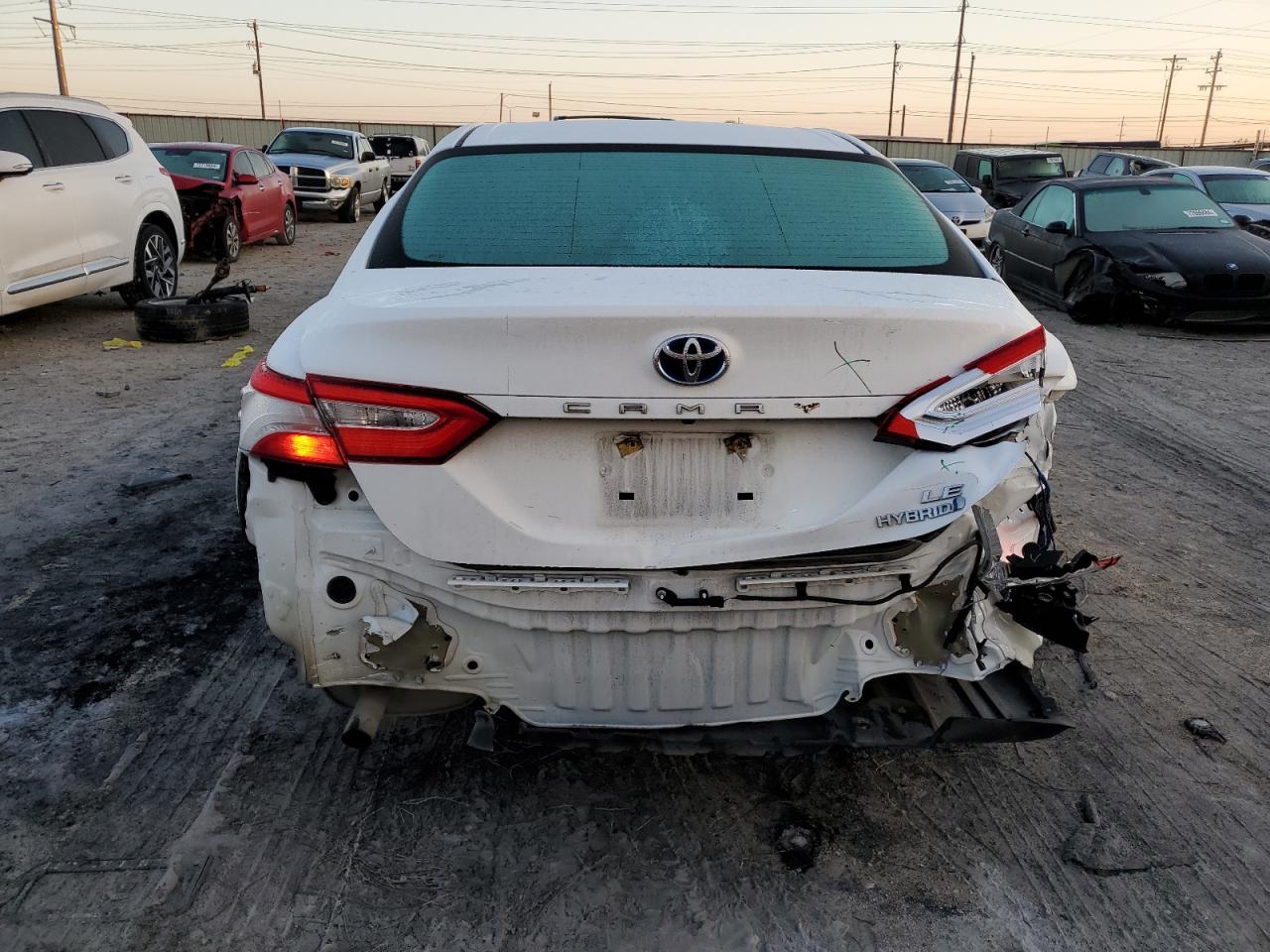 2018 Toyota Camry Le VIN: 4T1B31HK6JU001946 Lot: 72152344