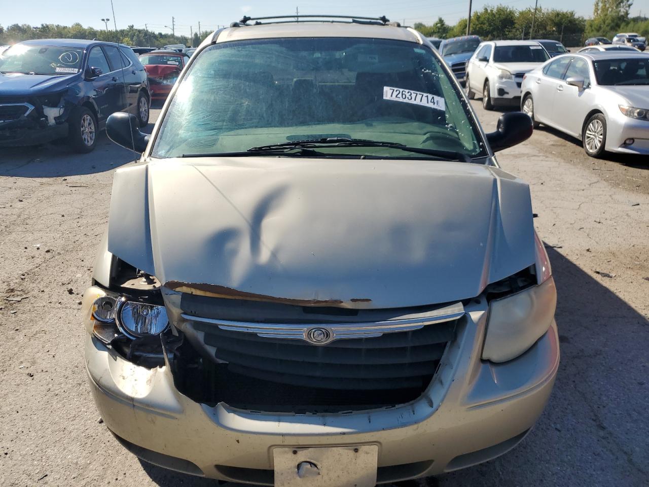 2005 Chrysler Town & Country - Image 5