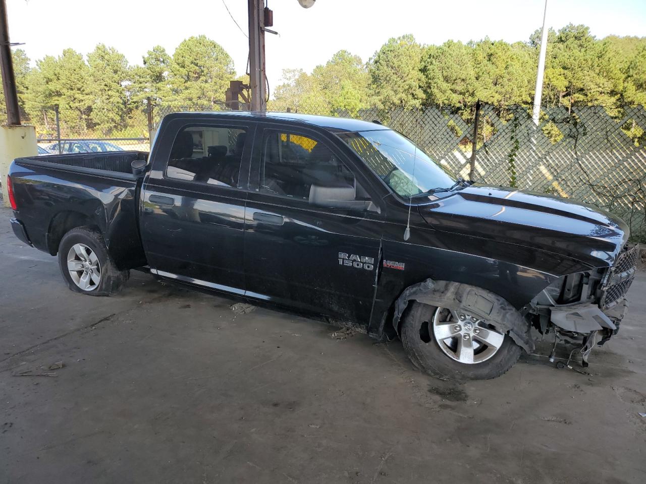 2016 RAM 1500 - Image 4