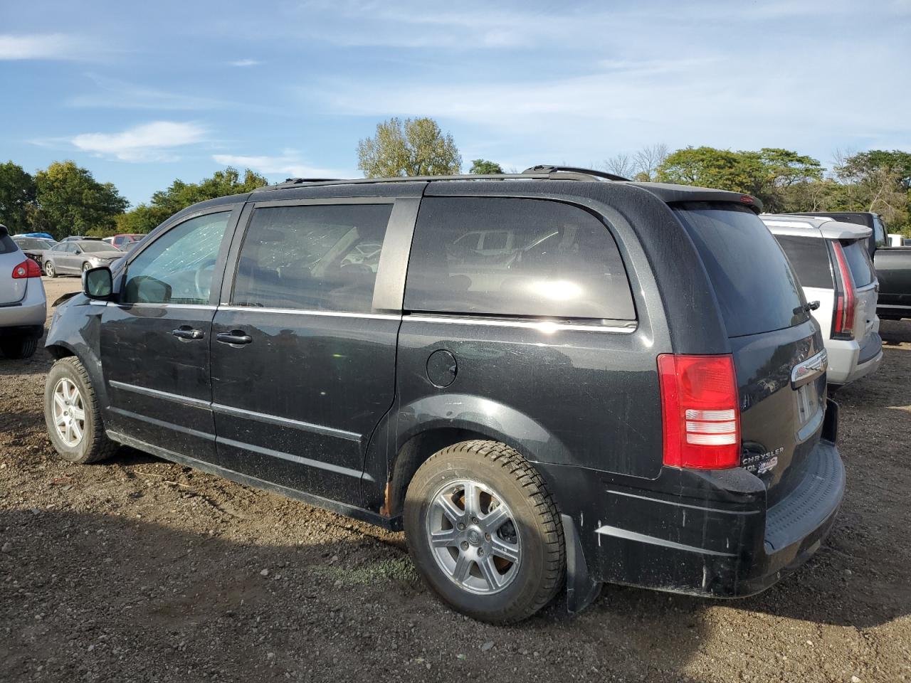 2010 Chrysler Town & Country - Image 2
