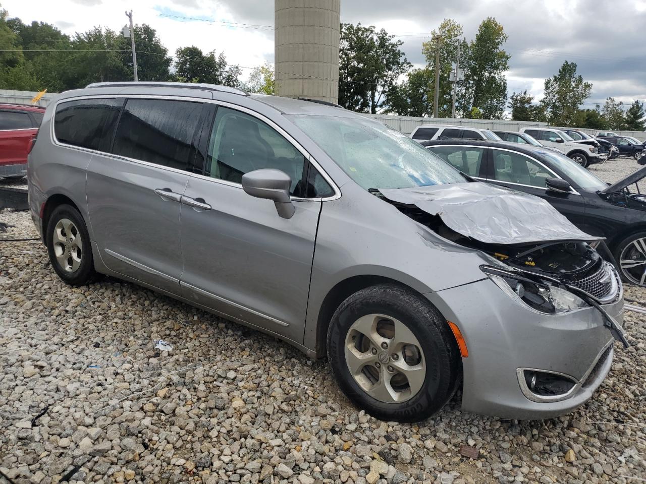 2017 Chrysler Pacifica - Image 4