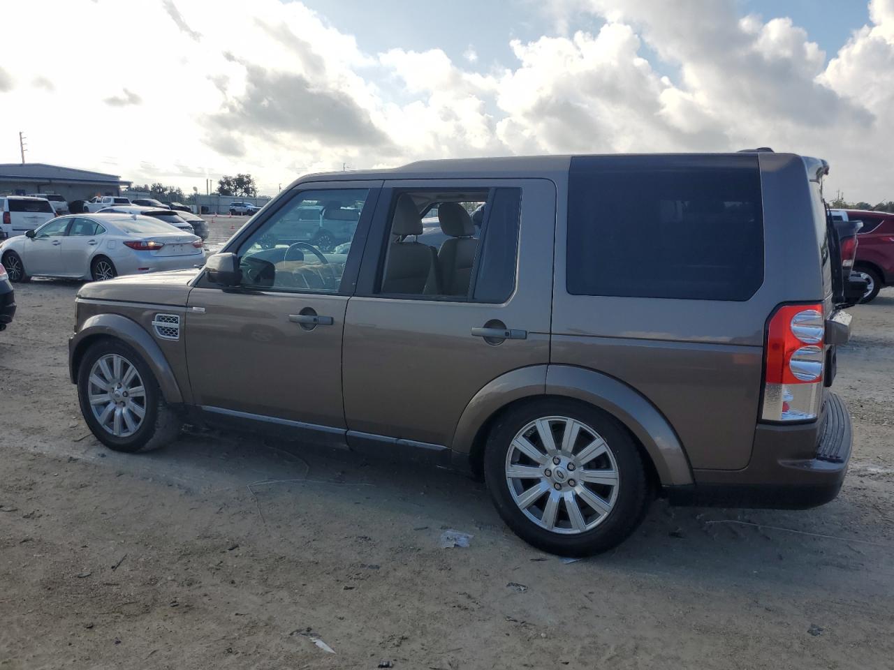 2013 Land Rover LR4 - Image 2