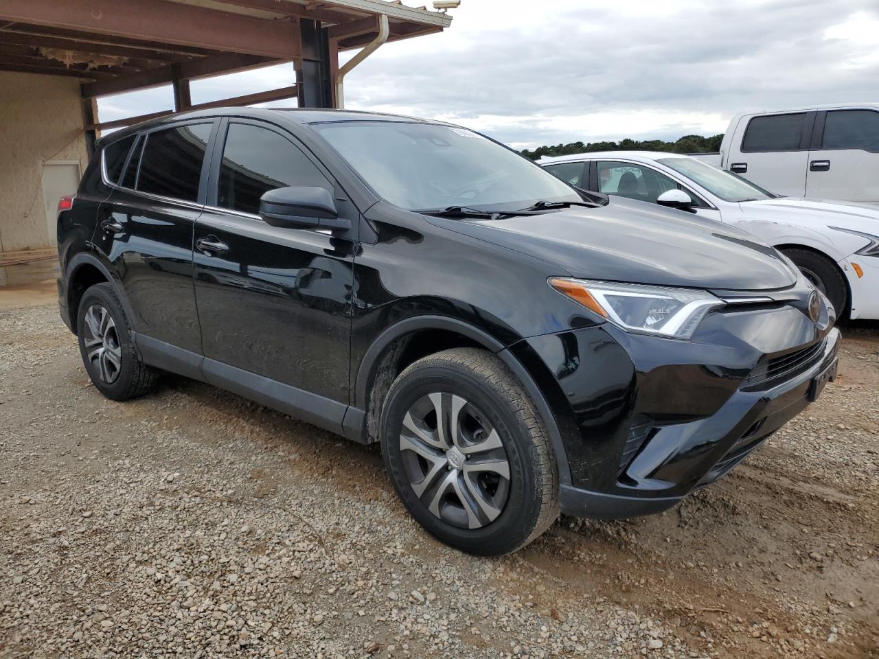 2T3BFREV6HW665900 2017 Toyota Rav4 Le