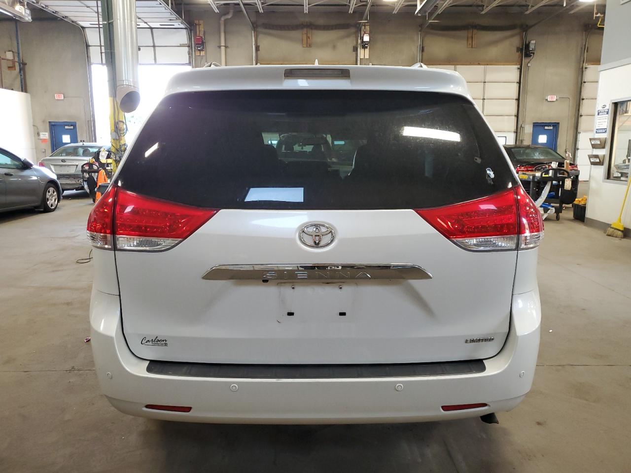 5TDYK3DC6ES429635 2014 Toyota Sienna Xle