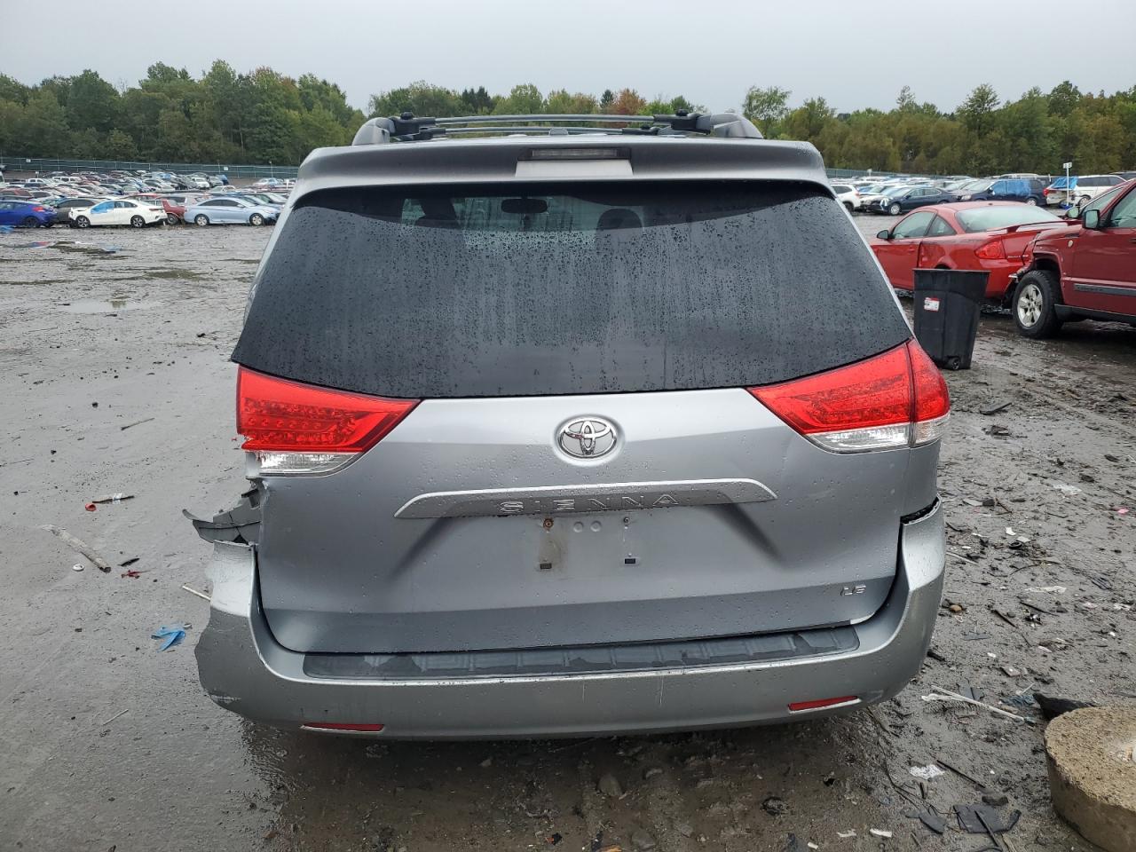 5TDKK3DC4BS097261 2011 Toyota Sienna Le