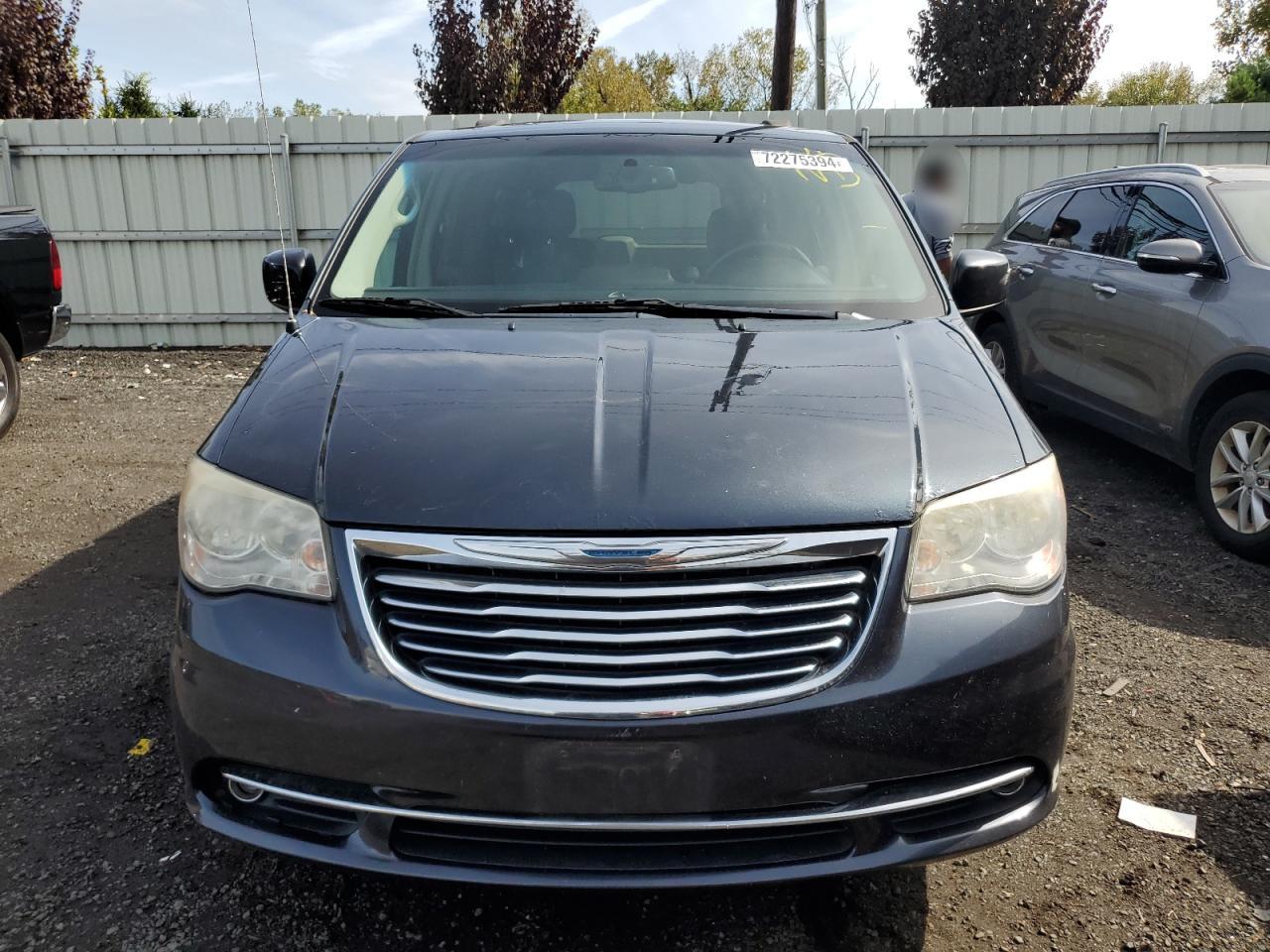 2013 Chrysler Town & Country - Image 5